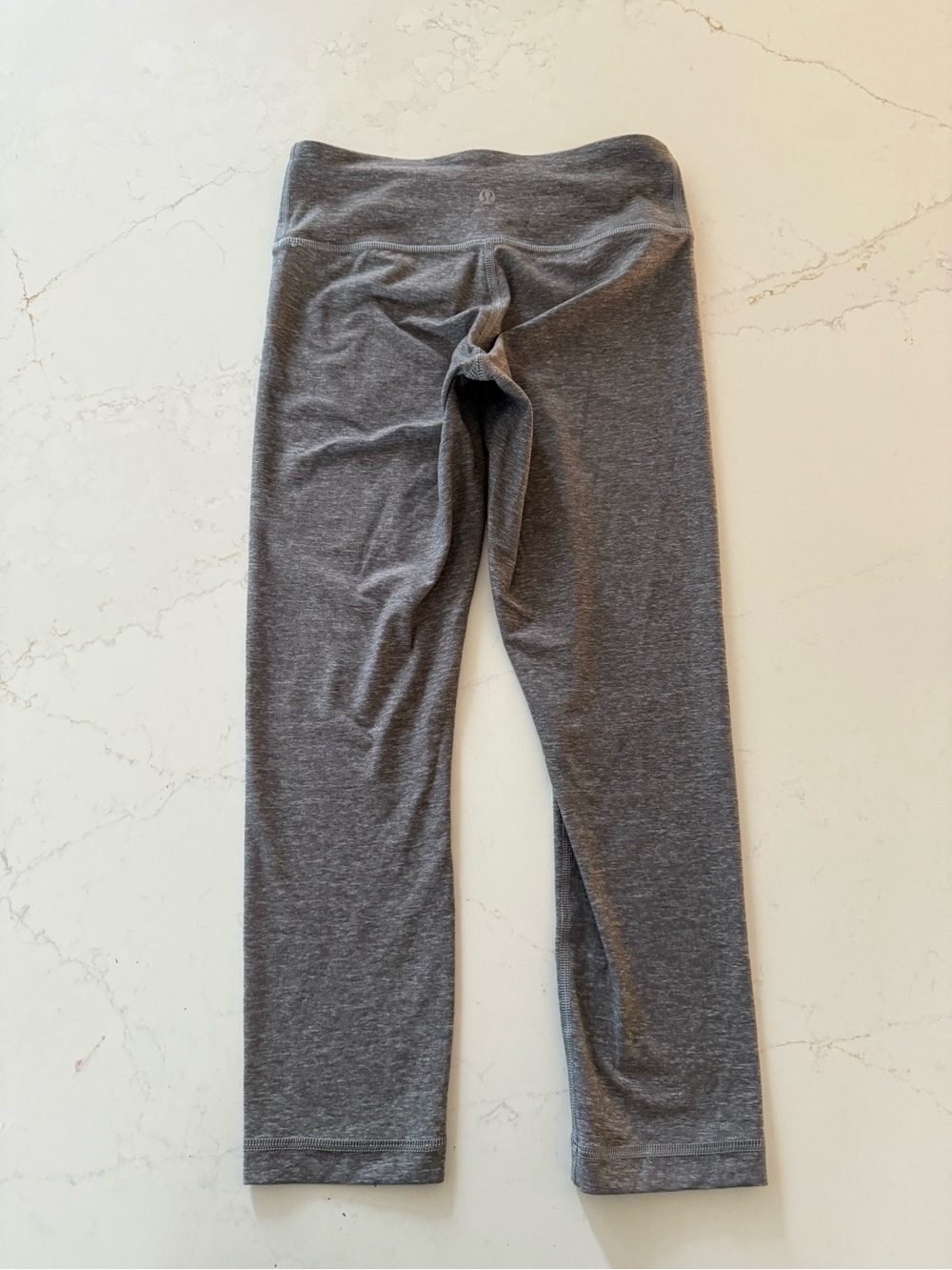 Lululemon Women’s Gray Cropped Leggings Yoga Athletic Pants Size 4 - Picture 2 of 4